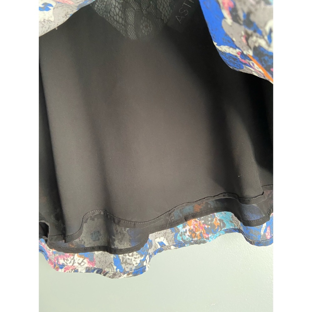 ASTR Multi-Color Camisole Crop Top - Picture 7 of 7